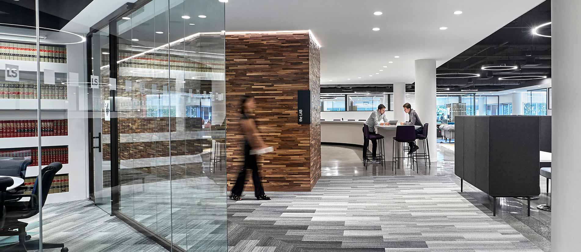 Conference room with segmented glass panels and integrated technology in demountable wall | Transwall ZWALL