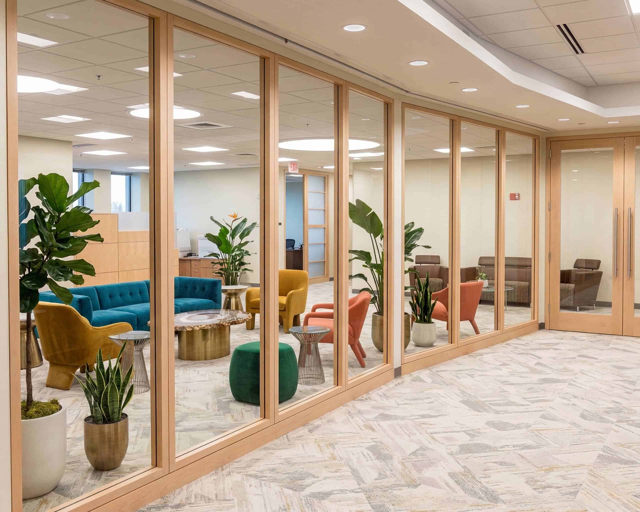 Lounge and collaboration area with full height glass demountable walls | Transwall ZWALL
