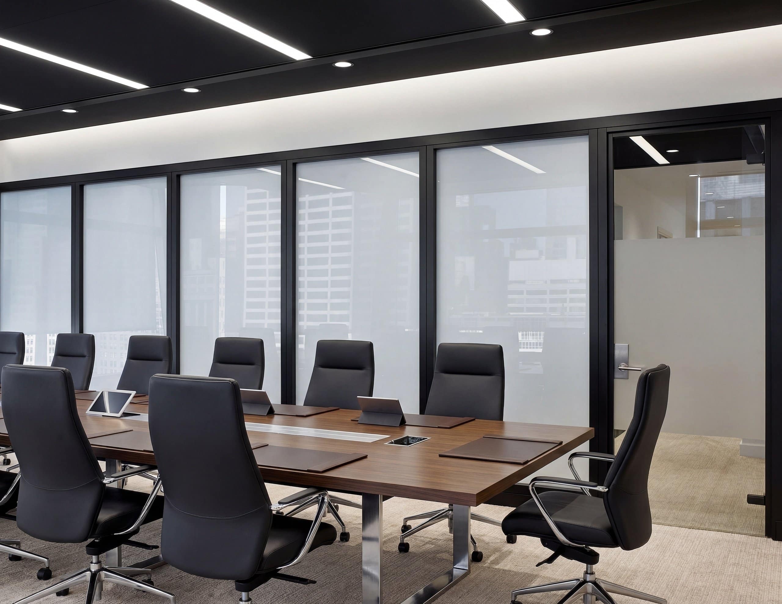 Conference room with full height switchglass panels | Transwall ZWALL